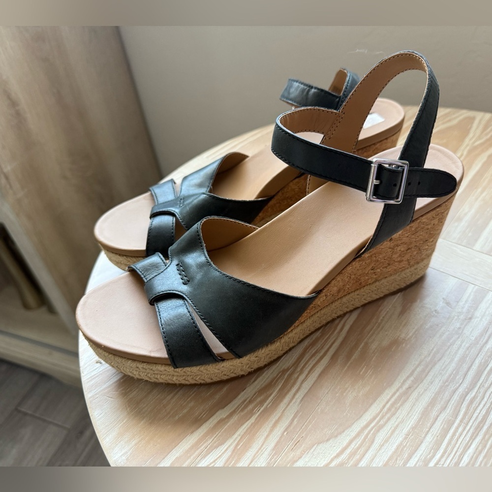 UGG|Cloverdale Espadrille Wedge Sandal in black & tan •••Beachy & Boho Size 9 - Picture 6 of 16